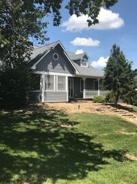 Building Photo - Available August 15: 3Bd, 2.5 Bath