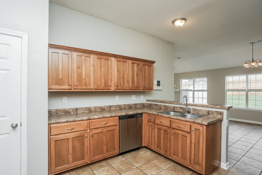 Building Photo - 5583 Sugarberry Ln