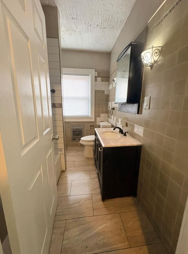 Building Photo - 2245 Glynn Ct