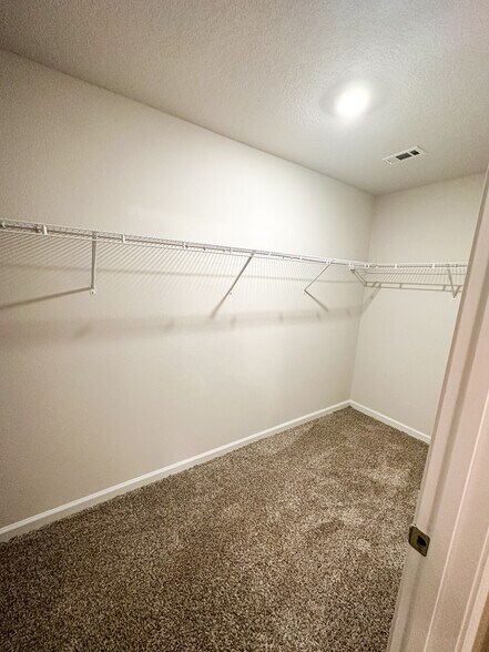Building Photo - 4326 White Cedar Ct