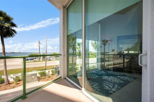 Building Photo - 1375 Beach Rd