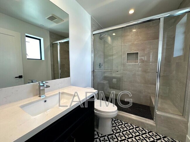 Building Photo - 3414 London St