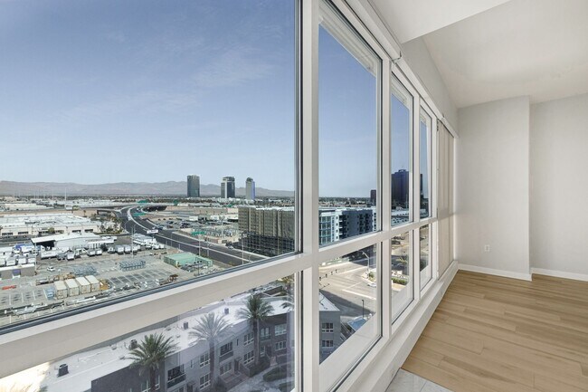 Building Photo - Renovated 1 Bedroom Panorama Unit