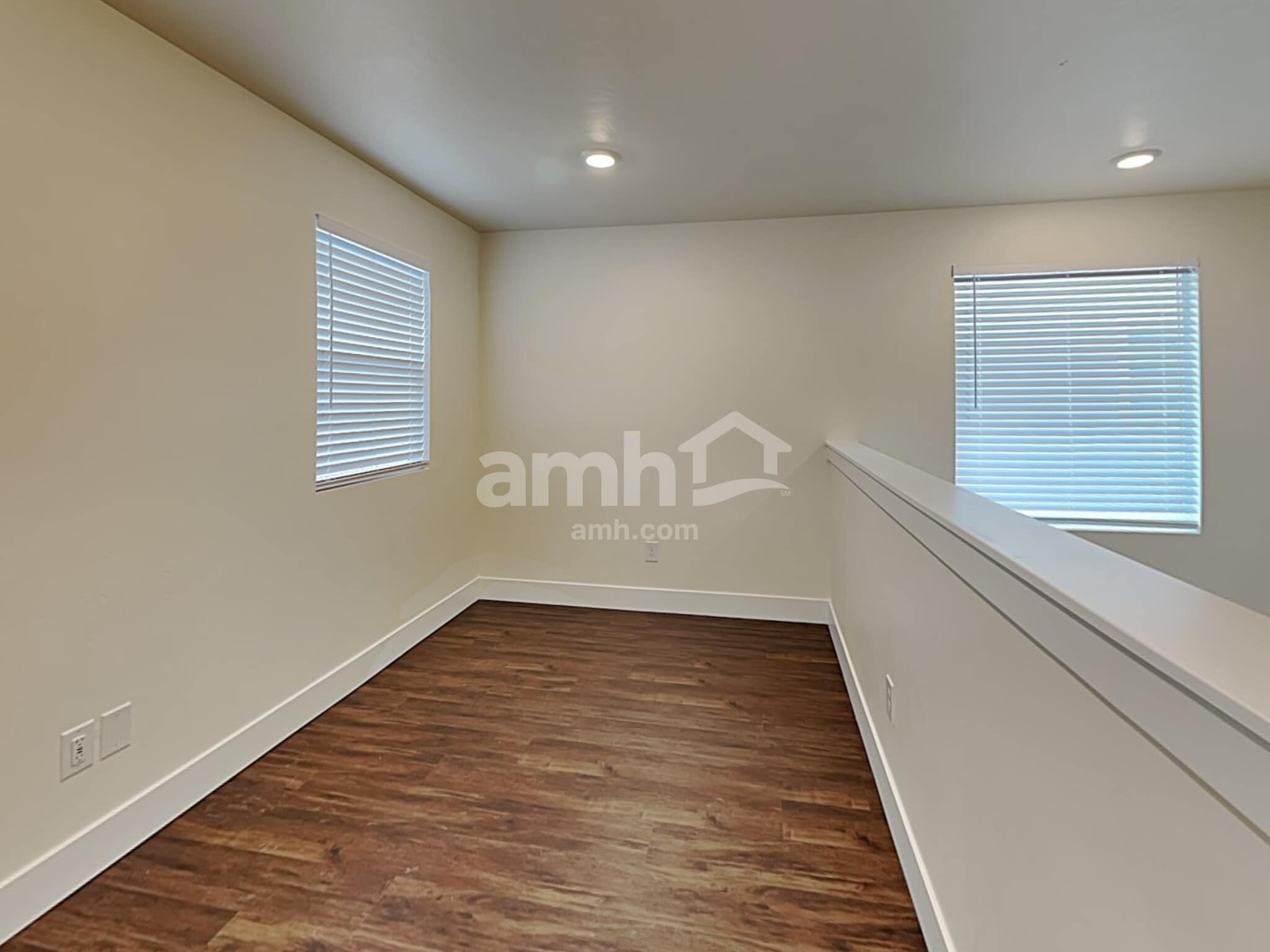 Building Photo - 701 S Rocker Ave