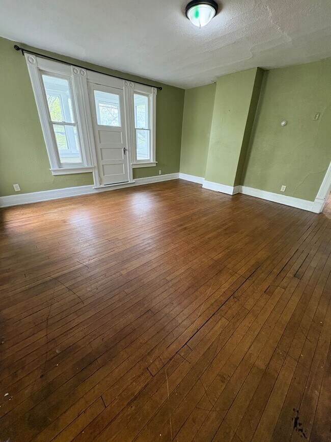 Building Photo - GB - 02 - Duplex