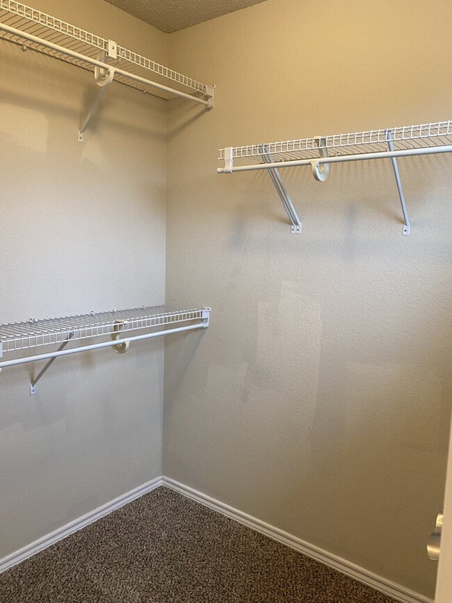 Building Photo - Beautiful Townhouse in Overton Area