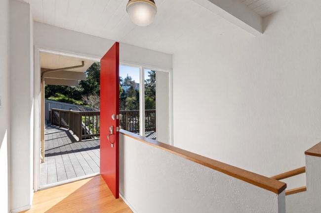 Building Photo - 16 Echo Ln