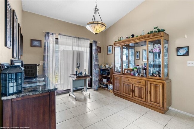 Building Photo - 4320 Thompson Ave