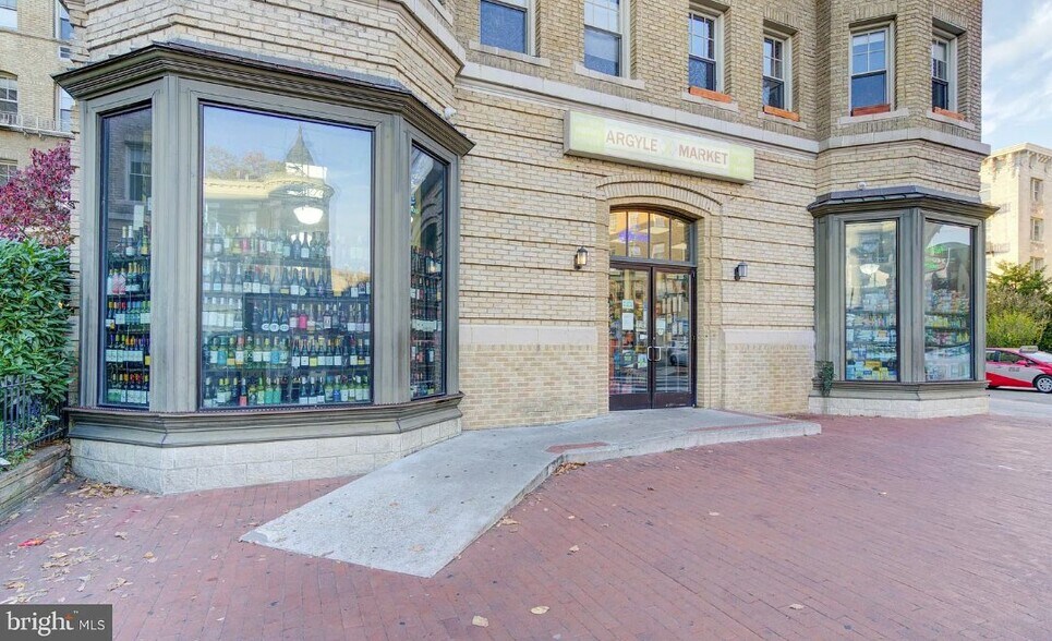 Building Photo - 1673 Park Rd NW