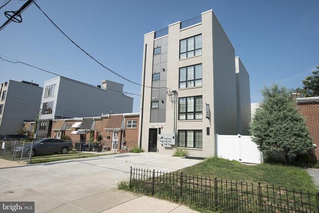 Building Photo - 726 N 19th St