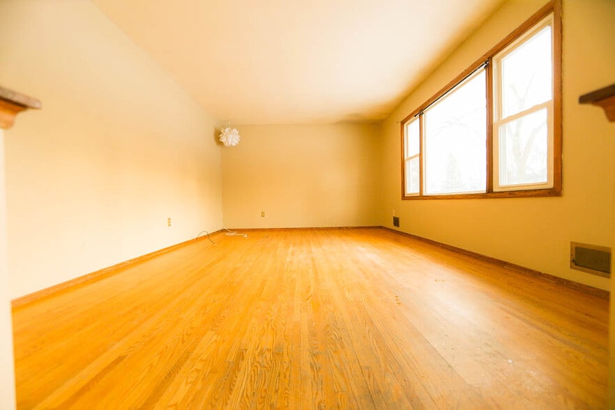 Living room (2) - 13113 Irving Ave S
