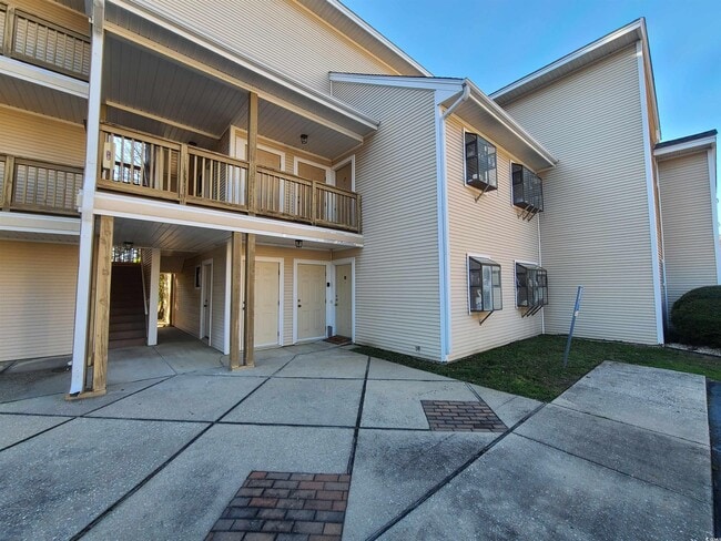 Building Photo - 1025 Plantation Dr W
