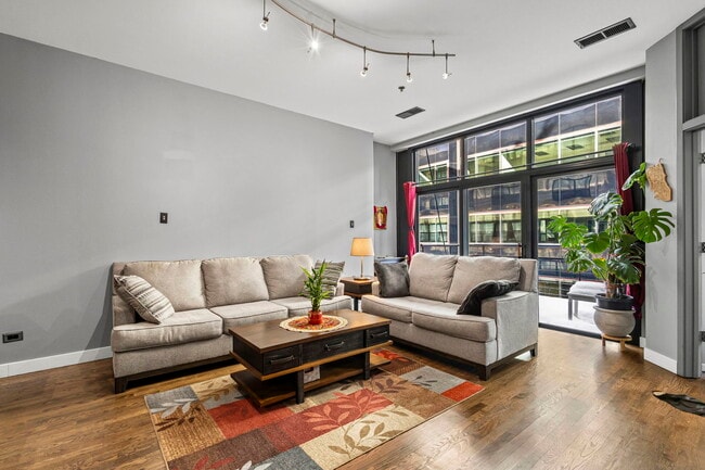 Building Photo - 130 S Canal St