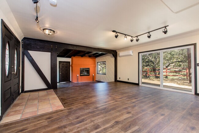 Building Photo - 7846 Lilac Ln