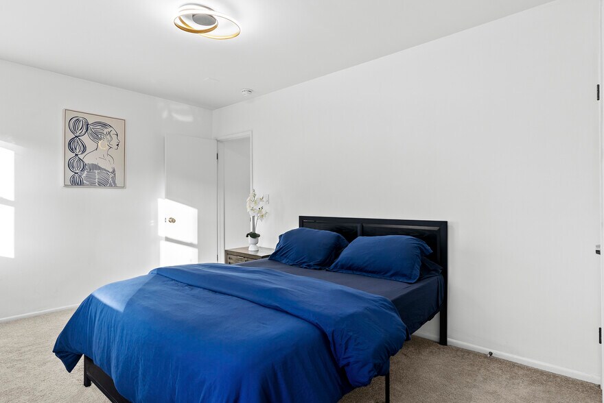 Building Photo - 2463 Federal Ave