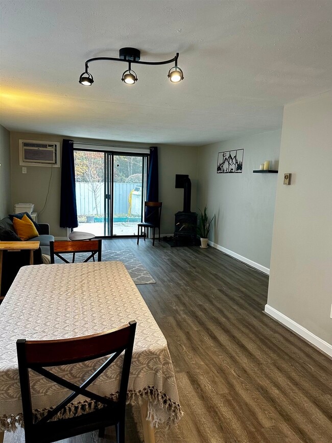 Building Photo - 22 Essex Grn Dr