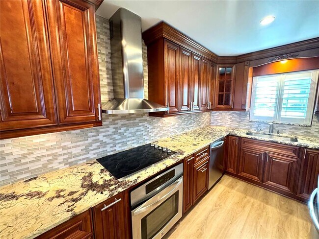 Building Photo - 4974 Coquina Key Dr SE