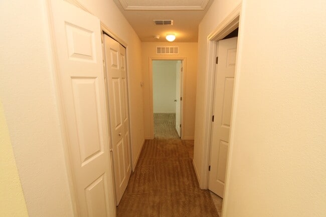 Building Photo - 1019 Wood Cv