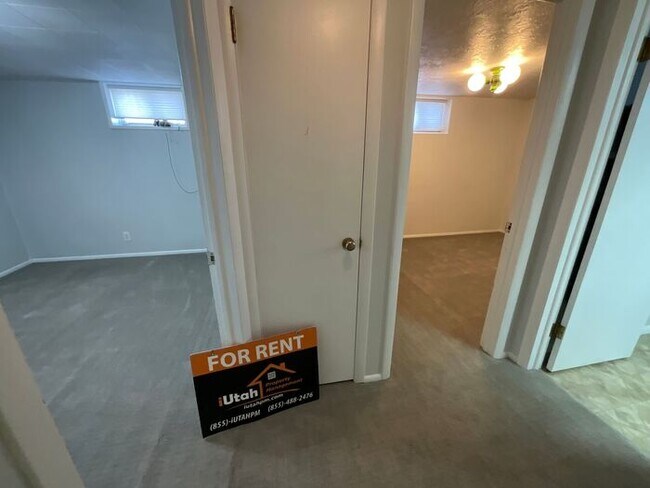 Building Photo - 4 Bedroom 2 Bath 2 Car Garage Home- Dog Friendly and RV parking.