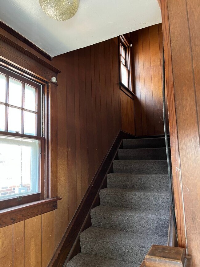 Building Photo - 709 Guilford Ave