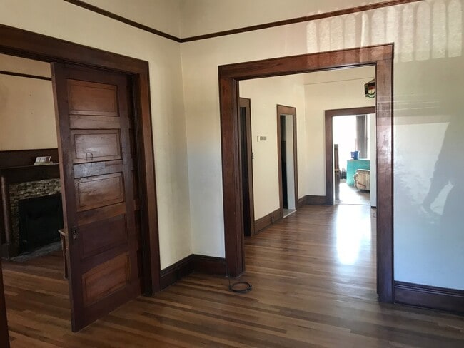 Building Photo - Lovely Historical Home