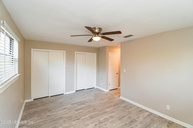 Building Photo - 5011 Bedford Forest Dr