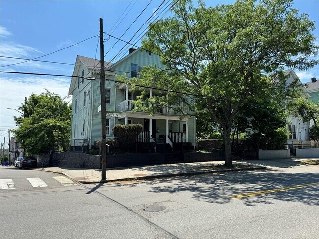 Building Photo - 910 Atwells Ave