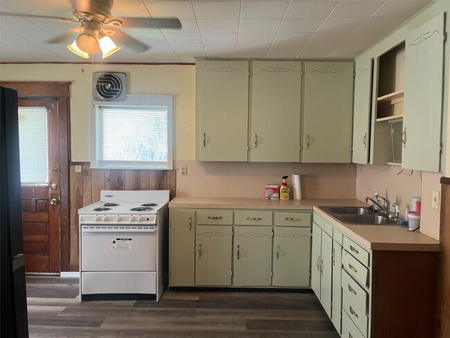 Building Photo - 208 S Liberty Ave