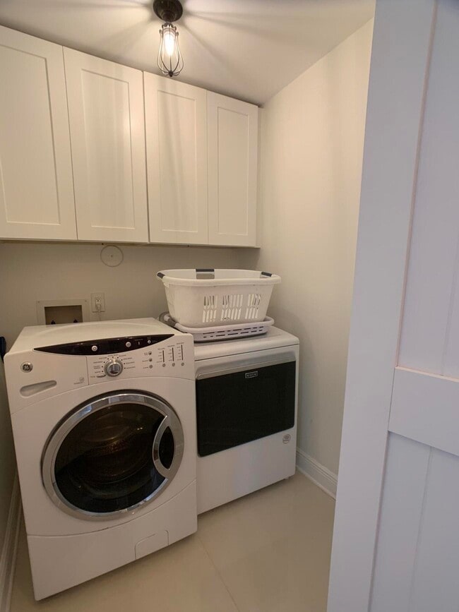 Building Photo - 10465 Mateo Ct