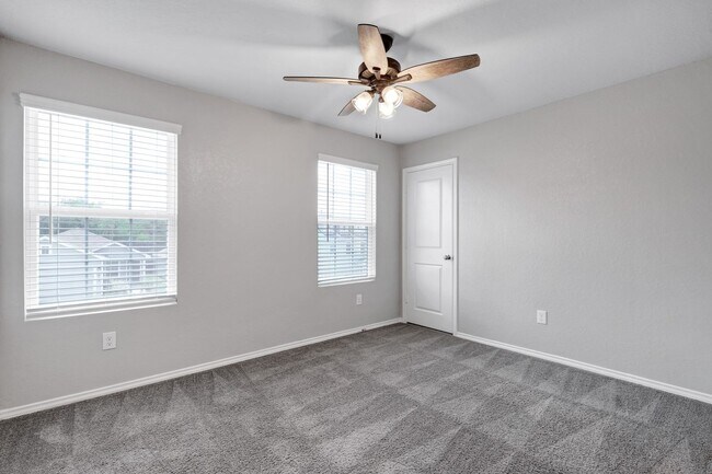 Building Photo - ***MOVE-IN SPECIAL: THREE WEEKS FREE***Mod...