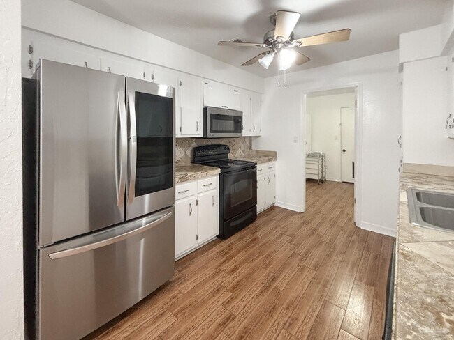 Building Photo - 10860 Berryhill Rd