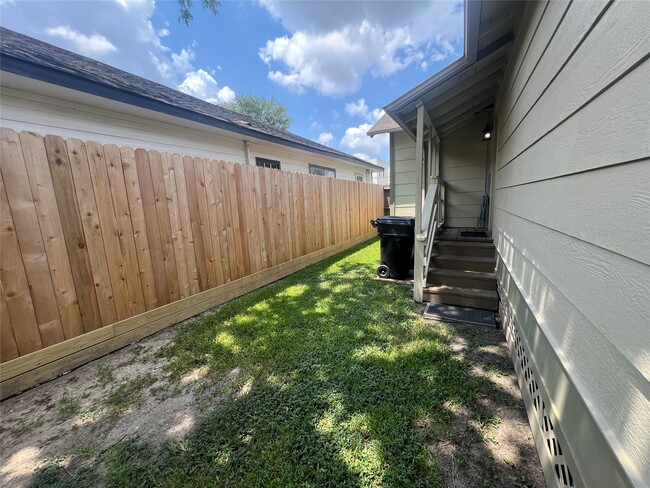 Building Photo - 1216 Northwood St
