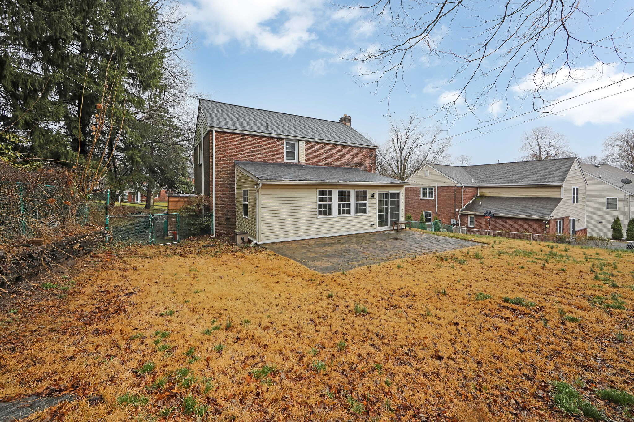 Building Photo - 204 Greenbriar Ln