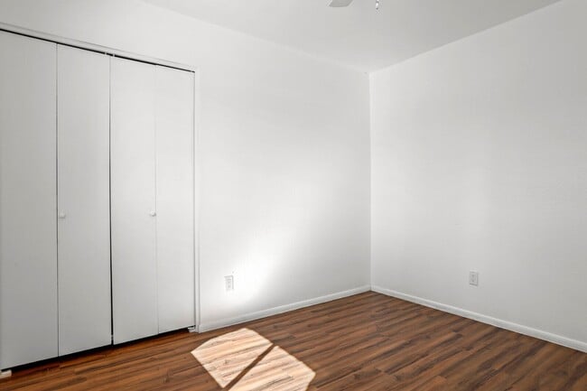 Building Photo - Prime ASU Location 5BR Home with Pool & Garage