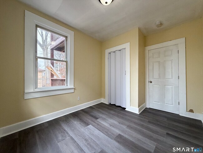 Building Photo - 330 Hollister St