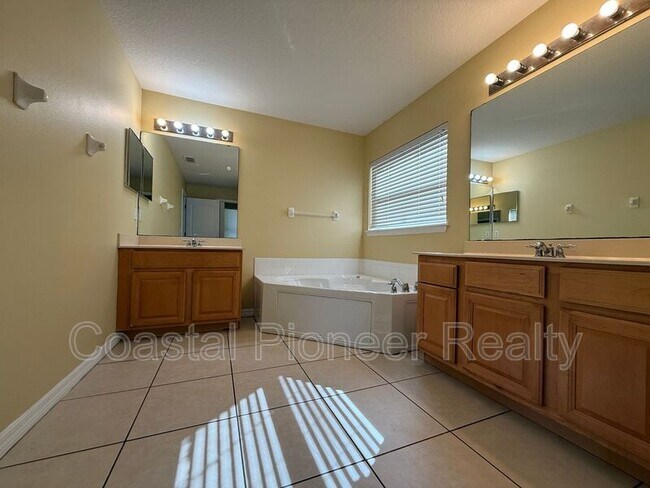 Building Photo - 5320 Lorilawn Dr