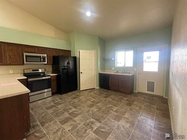 Building Photo - 9027 E 31st Ln