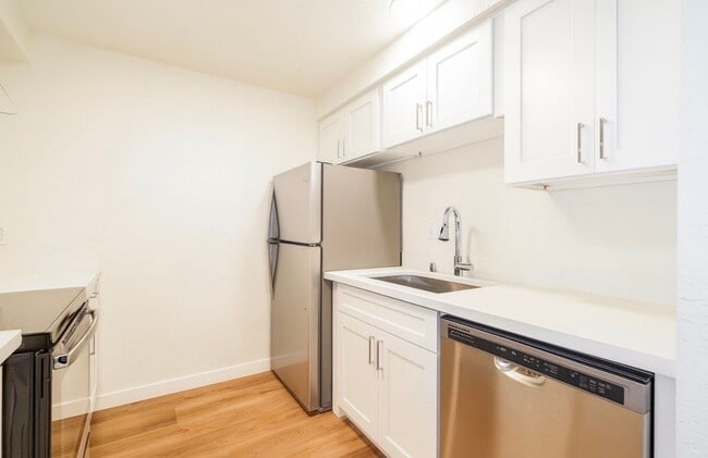 Building Photo - 4 Weeks FREE Rent | 1 Bedroom Apartment in Everett WA | Near Boeing & Naval Station | Covered Par...