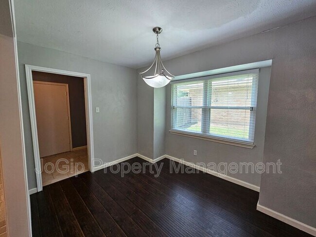 Building Photo - 216 Wesley Dr