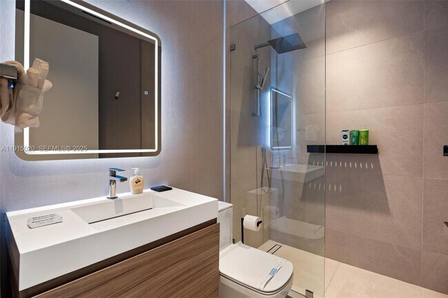 Building Photo - 77 SW 18th Terrace