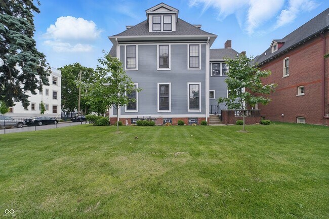 Building Photo - 101 E 14th St
