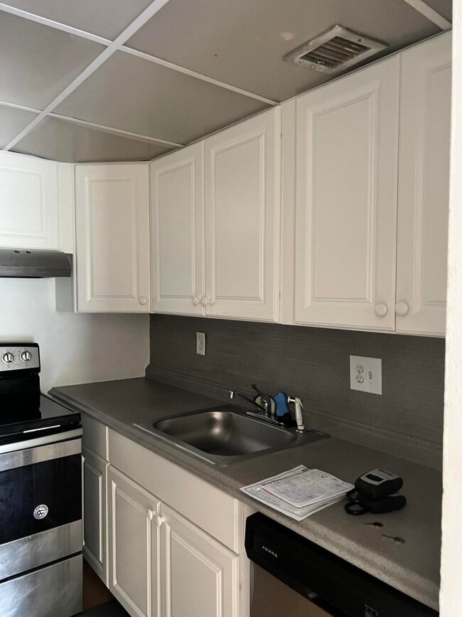 Building Photo - 644 NW 13th St