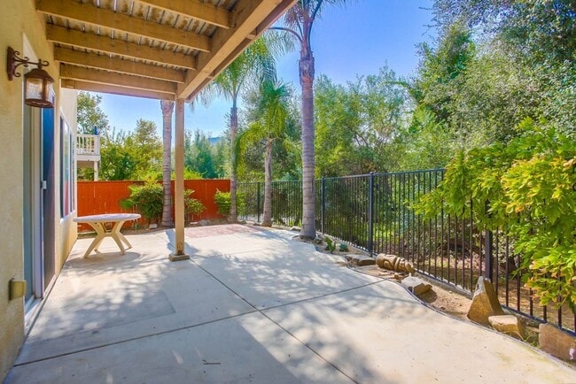 Building Photo - Available Now!! Spacious 4 Bedroom Plus a ...