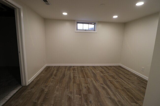 Building Photo - 511 W Pine St