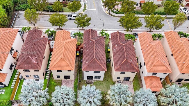 Building Photo - 101 NE 37th Pl