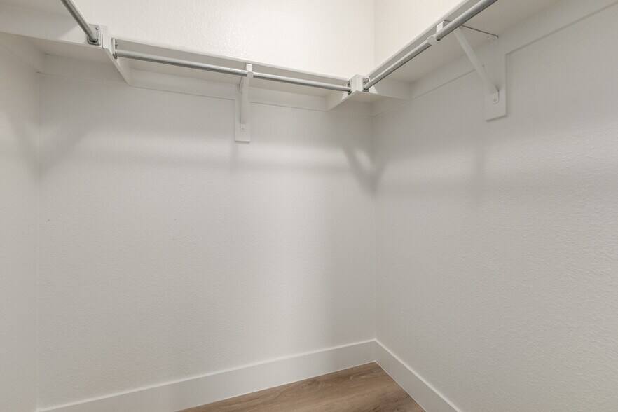 Building Photo - 1043 S San Vincente Ct