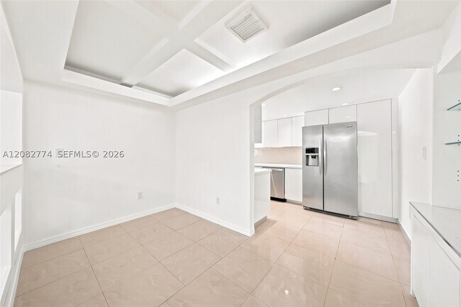 Building Photo - 9674 Fontainebleau Blvd