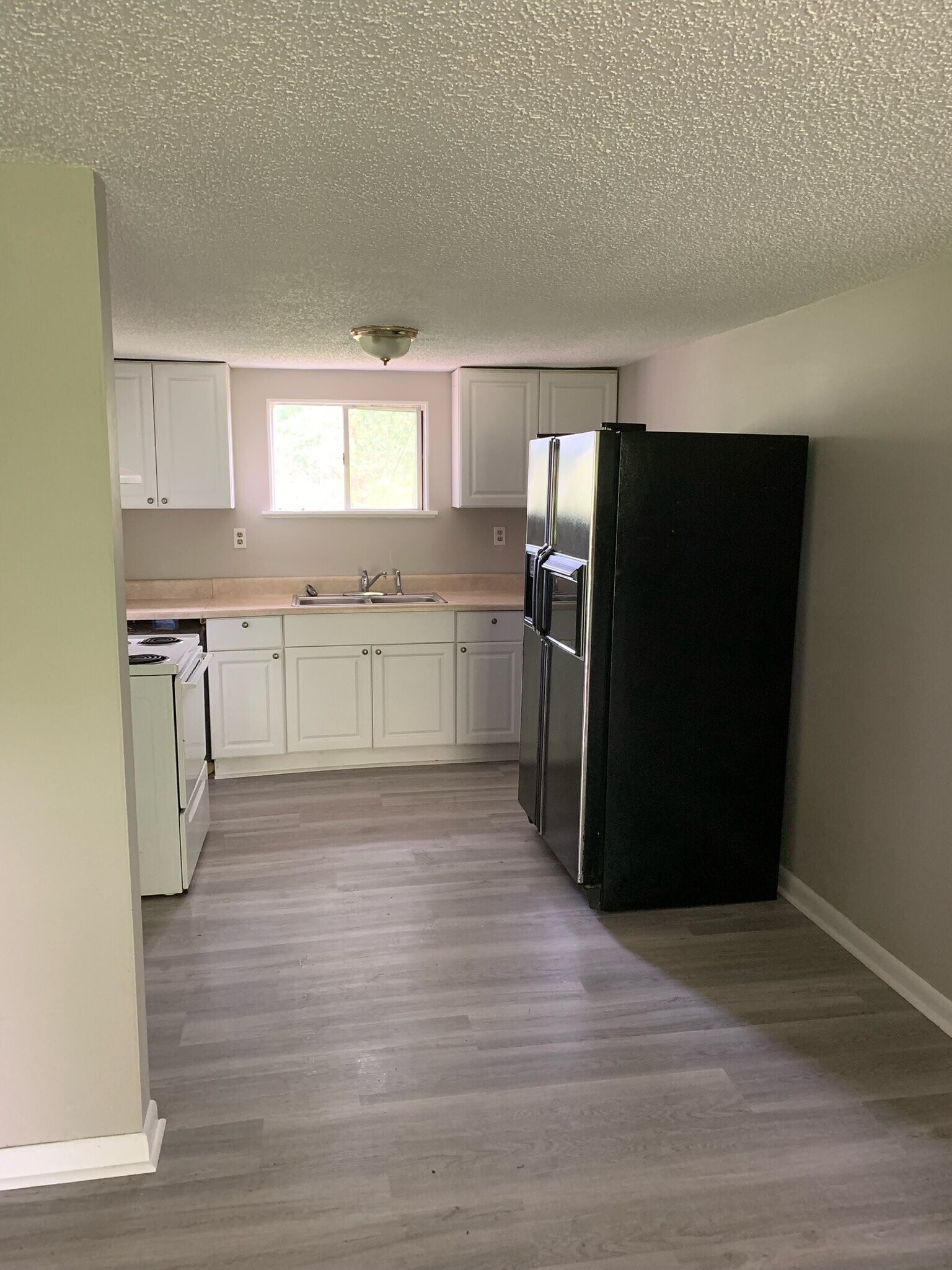 Kitchen - 537 Norwood Dr