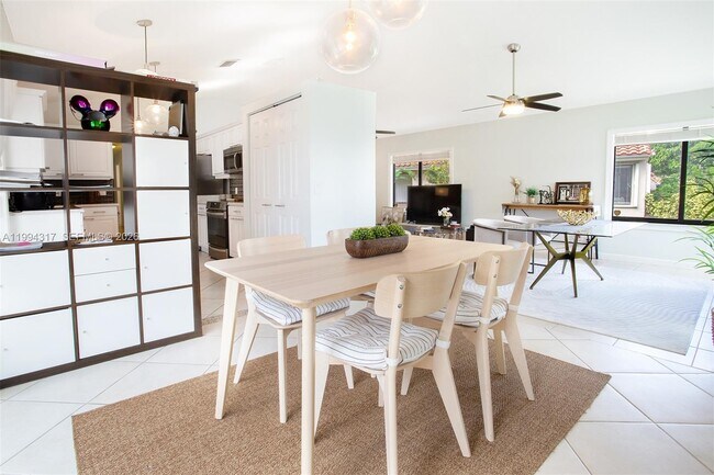 Building Photo - 524 Village Lake Dr