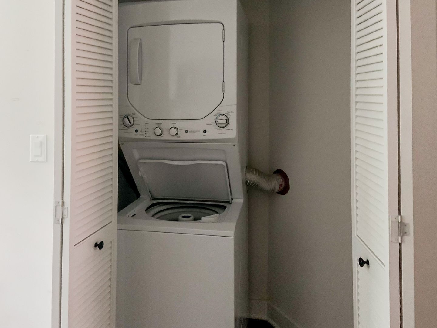 Building Photo - 1601 W Belle Plaine Ave